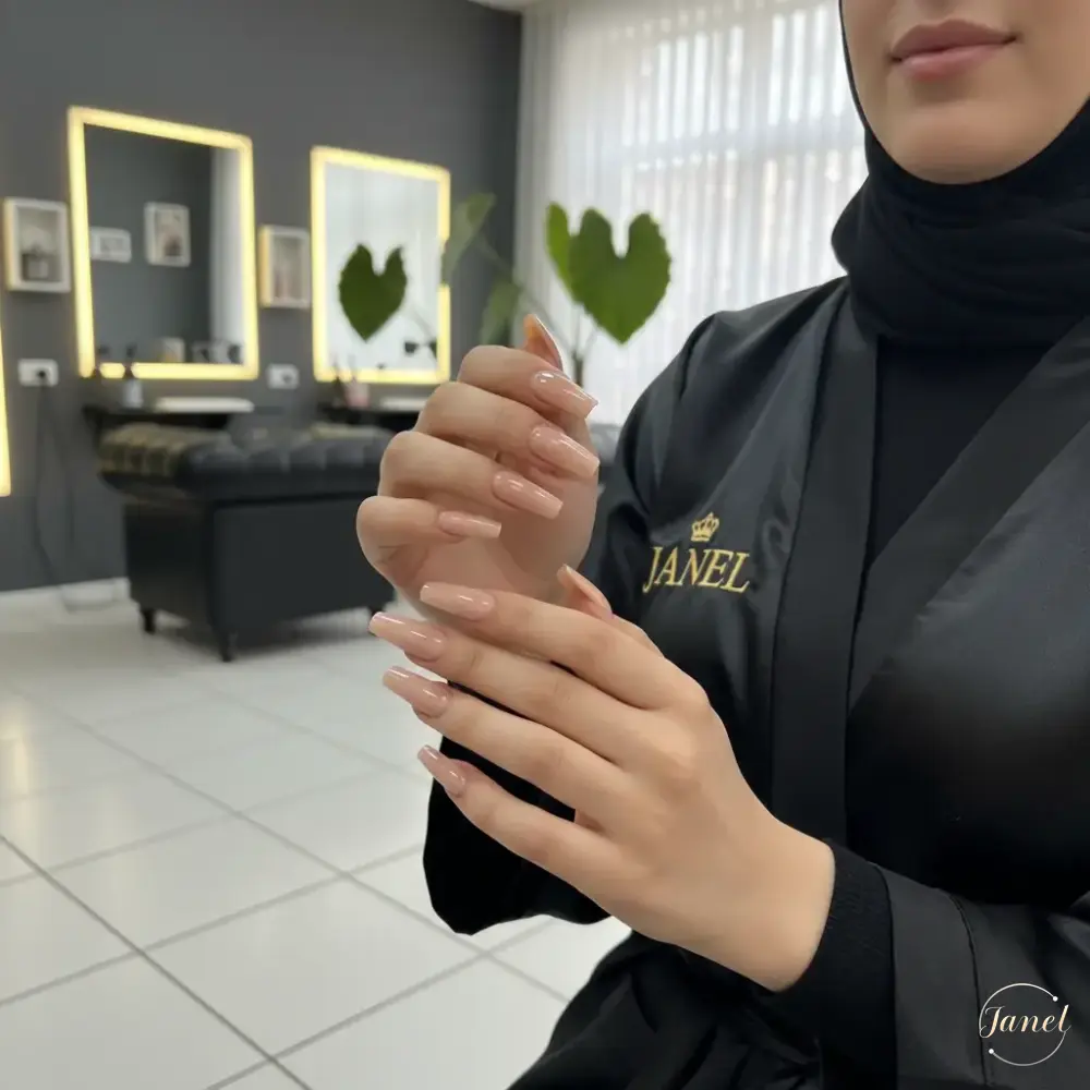 طراحی مناسب برای ناخنهای گلدانی