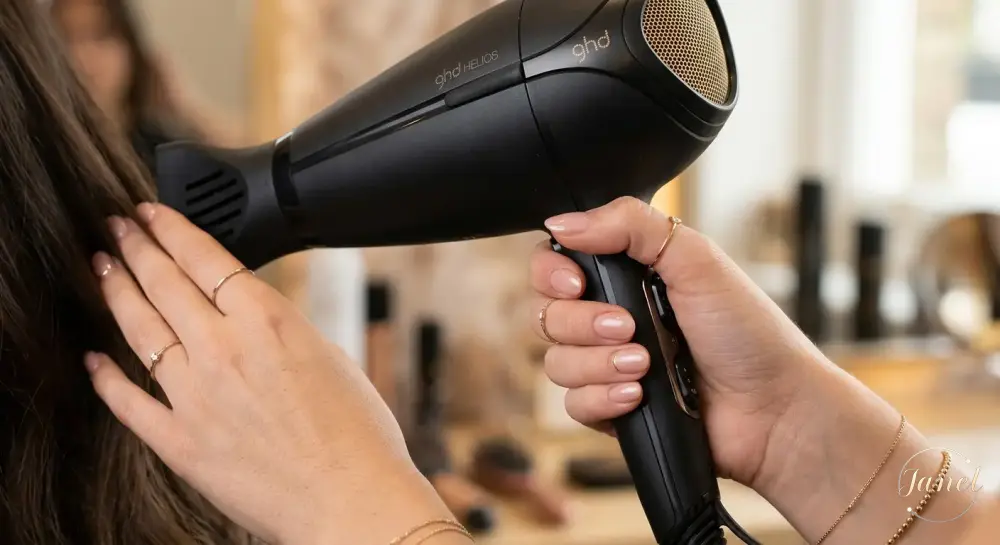 بالیاژ معکوس چیست و چگونه سلامت موها را تضمین میکند