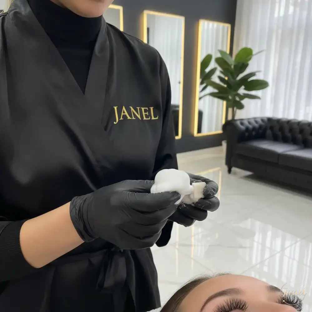 مژه والیوم چیست و چه تفاوتی با اکستنشن کلاسیک دارد