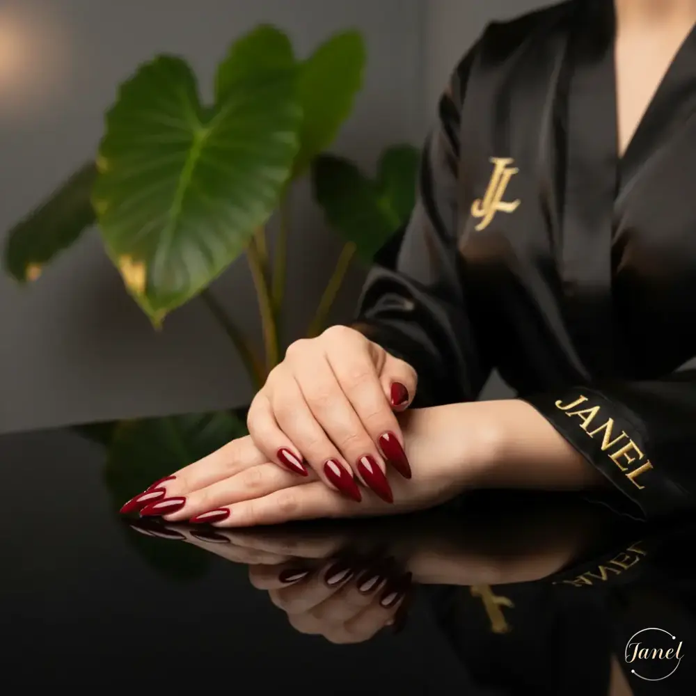 جادوی کشیدگی انگشتان با فرم استیلتو جادوی کشیدگی انگشتان با فرم استیلتو