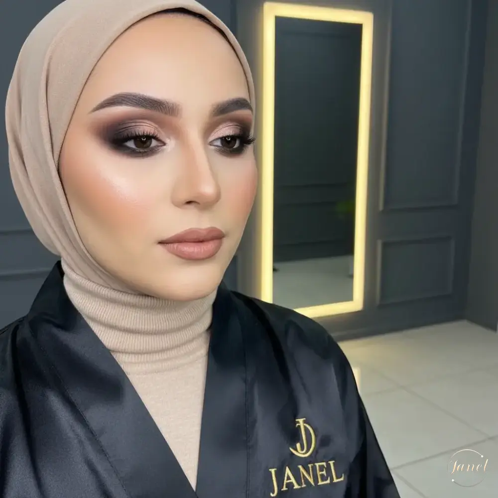 چرا آرایش اسموکی بهترین گزینه برای پلک افتاده است چرا آرایش اسموکی بهترین گزینه برای پلک افتاده است