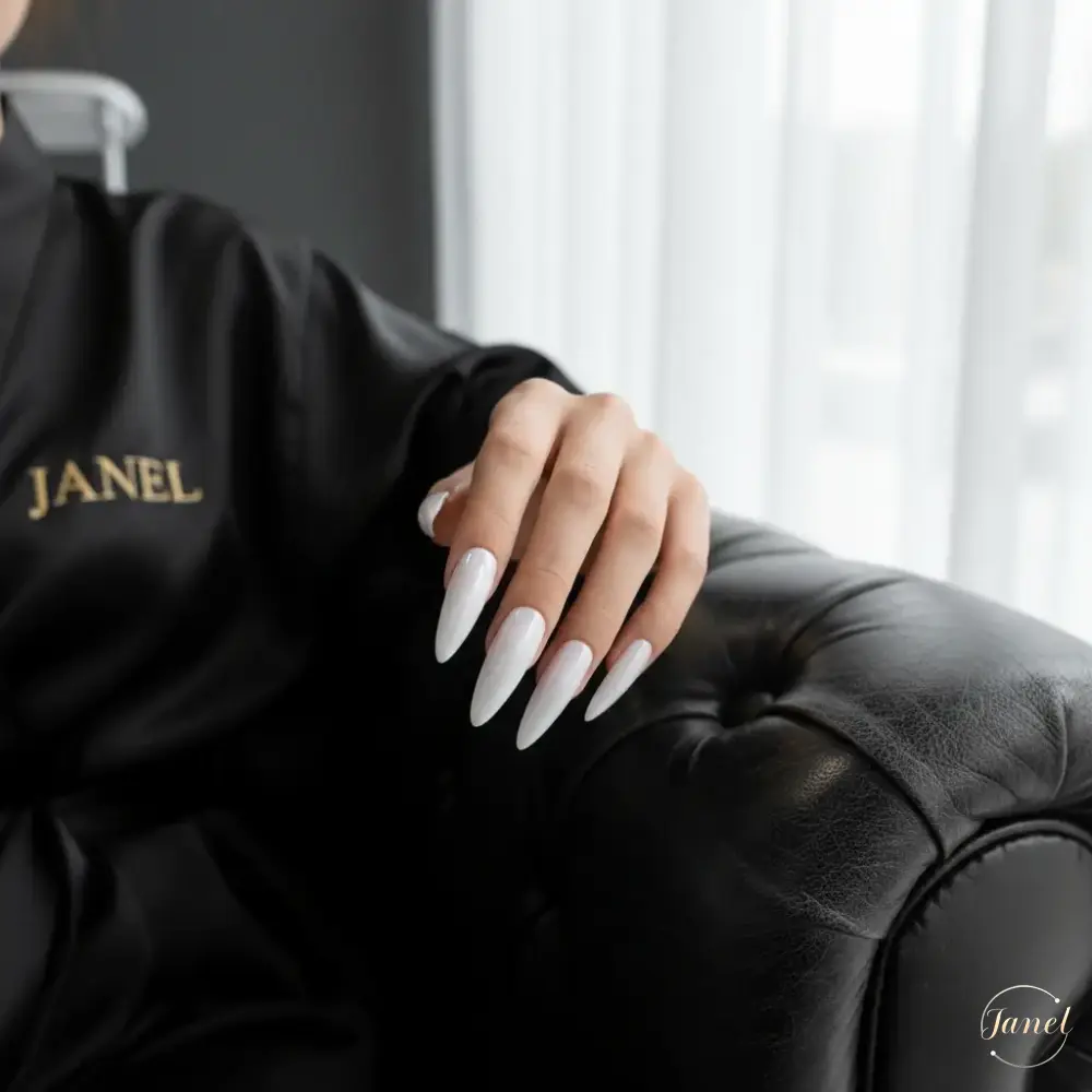 کاشت ناخن تیز درمشهد کاشت ناخن تیز درمشهد