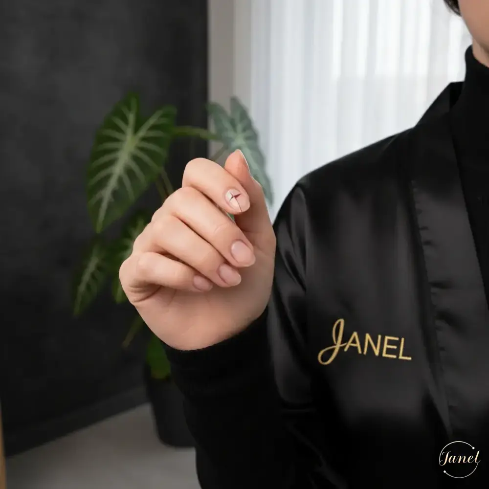 مرحله اول&nbsp;آمادهسازی سطح ناخن