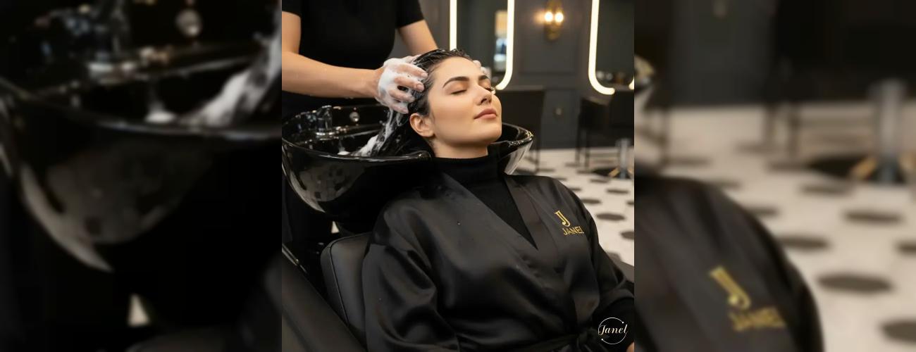 جادوی حلقه‌ها مراحل گام‌به‌گام فر دائم مو در سالن زیبایی (از مشاوره تا نتیجه نهایی)