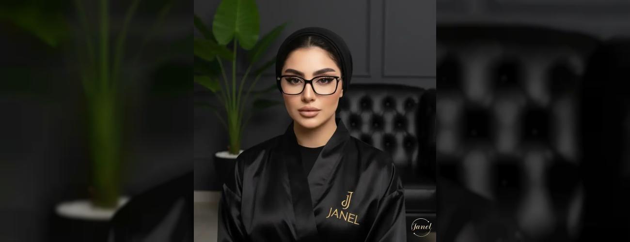 میکاپ مخصوص افراد عینکی چشمان درشت و گیرا (تخصصی‌ترین آرایش با عینک درمشهد)