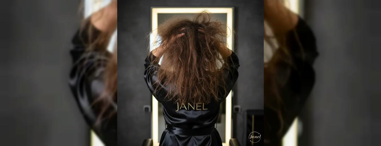 جنگ با وز مو تمام شد! با جدیدترین تراپی آبرسان در سالن جانل، موهایی ابریشمی و بدون وز داشته باشید.