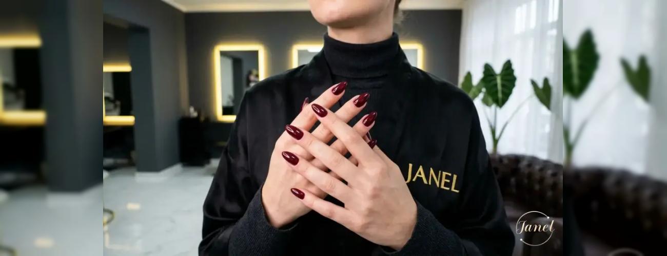 جادوی ناخن‌های شرابی (Burgundy)؛ ترند کلاسیک پاییز و زمستان با کاشت ناخن مشهد