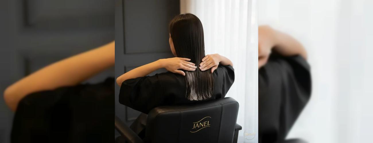 شنا با موی کراتین شده؛ حکم مرگ صافی مو یا تفریح بی‌خطر؟ (راهنمای استخر و دریا)