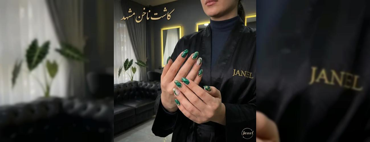 تبلور شکوه جواهرات روی دستان شما؛ راهنمای جامع کاشت ناخن با افکت سنگ‌های قیمتی