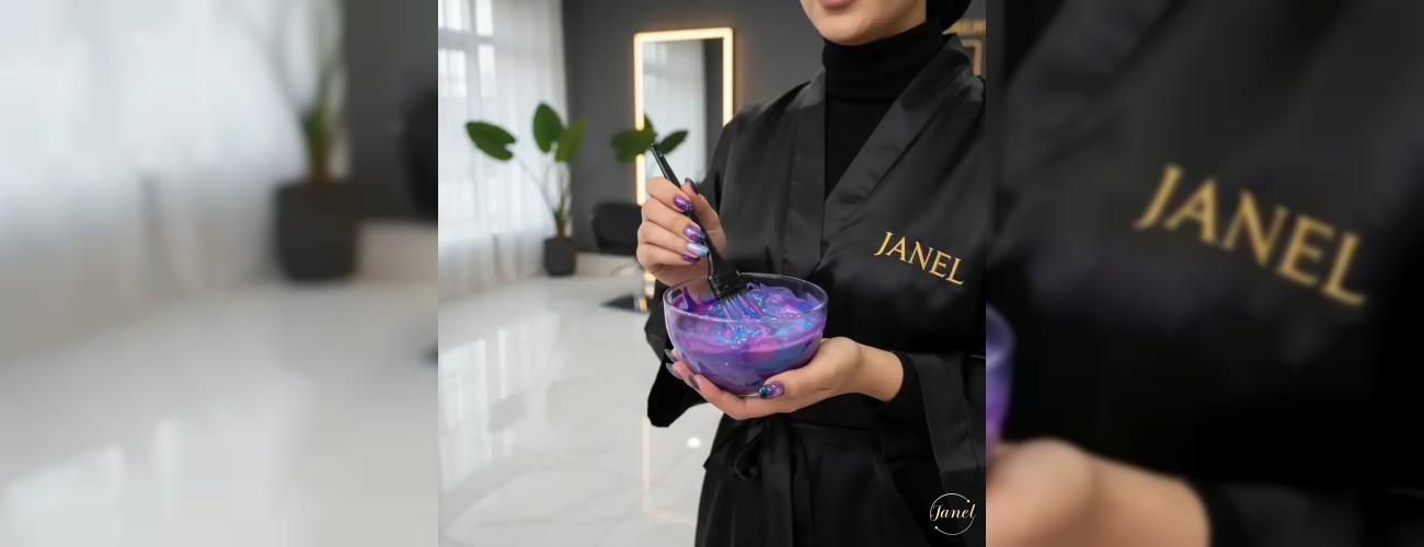 رنگ موهای فانتزی و کهکشانی؛ جسارت زیبایی یا تهدید سلامت مو؟ (راهنمای رنگ مو مشهد ۱۴۰۴)