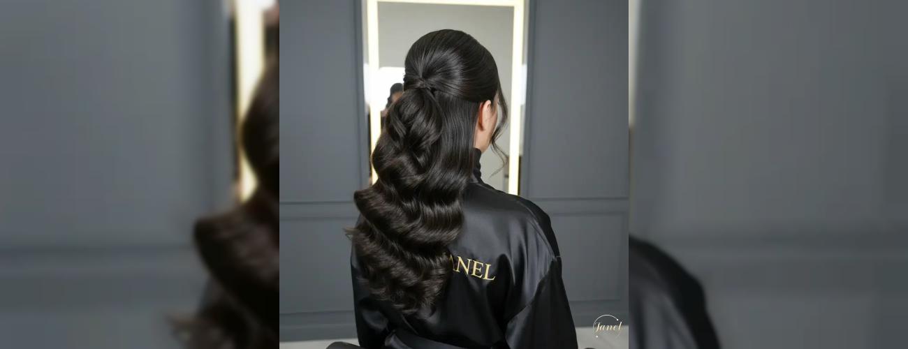 راز هماهنگی مو و لباس کدام شنیون برای یقه دکلته، هفت و قایقی مناسب است؟ + راهنمای تصویری