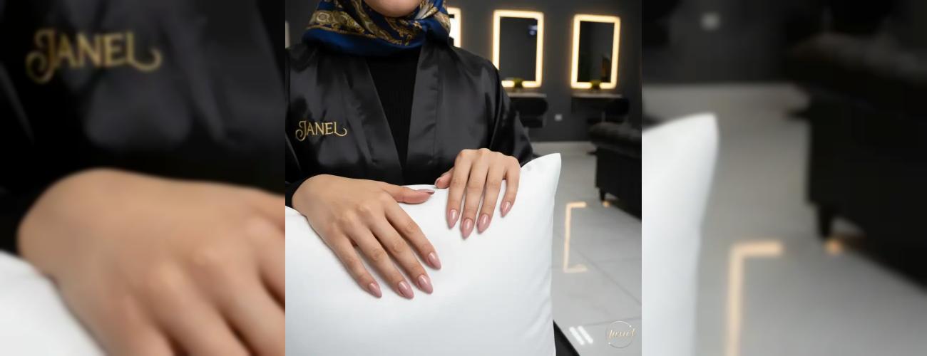 راز پوست آینه‌ای؛ چرا روبالشی شما دشمن زیبایی‌تان است؟ (راهنمای کامل + فشیال مشهد)