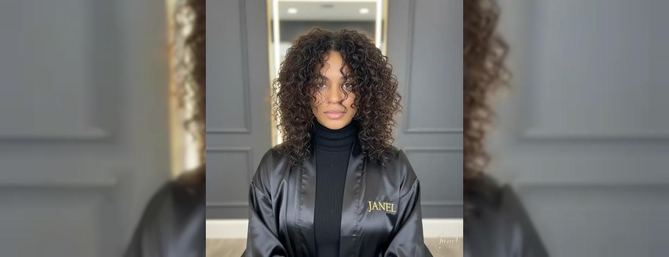 راز تشنه بودن موهای فر! چرا آبرسانی برای فرفری‌ها یک انتخاب نیست، بلکه یک ضرورت حیاتی است؟