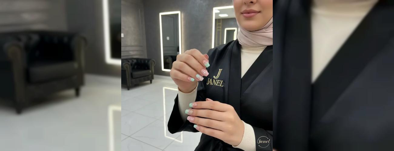 هنر “فضای منفی” (Negative Space) در طراحی ناخن؛ راز زیبایی در عین سادگی + ترندهای ۲۰۲۵