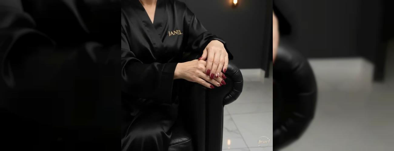 طراحی ناخن هنری «مینیمالیسم یلدایی» (Abstract Yalda Art)؛ اوج ظرافت در طولانی‌ترین شب سال