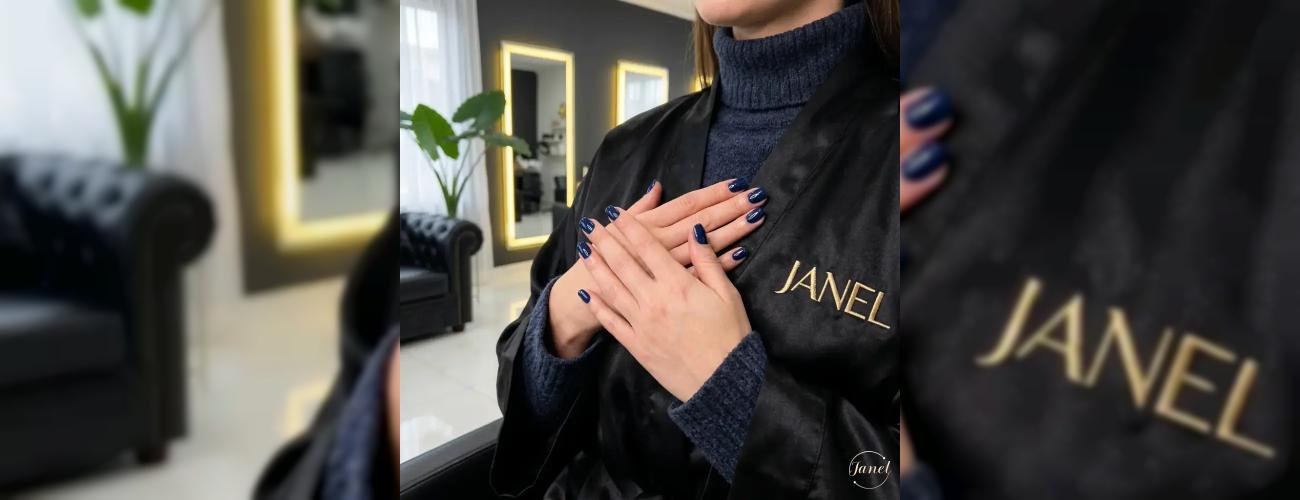  راز جذابیت دستان شما با رنگ سورمه‌ای شب (Midnight Navy)؛ ترندترین کاشت ناخن مشهد