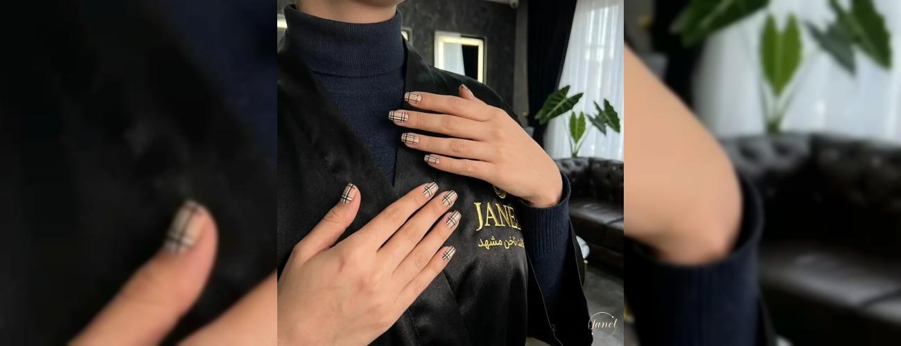  شکوه استایل کلاسیک و گرم؛ جذاب‌ترین طراحی‌های ناخن چهارخانه (Plaid Nails)