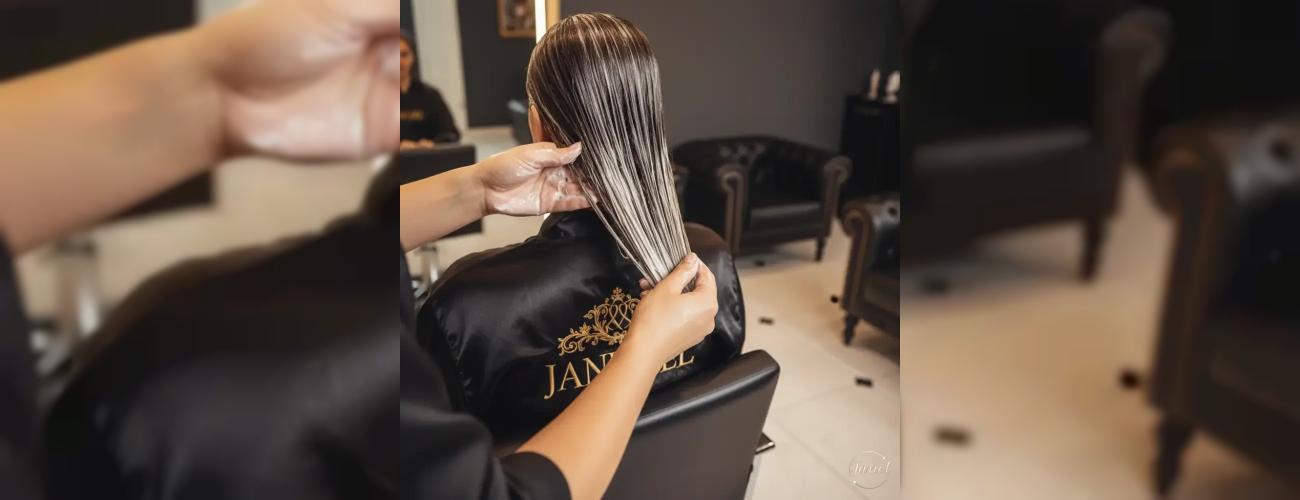 پروتئین تراپی مو چیست؟ راهنمای جامع احیای موهای آسیب‌دیده و کدر