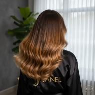 کالر ملتینگ (Color Melting) راز داشتن موهایی بدون خط مرزی با جذاب‌ترین تکنیک رنگ مو در مشهد