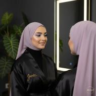 ترندهای میکاپ ۲۰۲۵؛ رازهای پوست شیشه‌ای و زیبایی مدرن در بهترین مرکز میکاپ مشهد