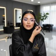 ترکیب ترندی لب و سایه چشم؛ راز جذابیت در میکاپ مشهد با سالن جانل