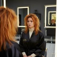 موهایتان نارنجی و زرد شده؟ فاجعه رنگ موی خانگی را به یک بالیاژ رویایی در مشهد تبدیل کنید!