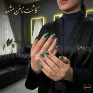 تبلور شکوه جواهرات روی دستان شما؛ راهنمای جامع کاشت ناخن با افکت سنگ‌های قیمتی