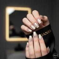 طراحی ناخن «مخمل» (Velvet Nails) با لاک مگنتی خاص بافت ابریشمی روی دستان شما