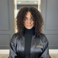 راز تشنه بودن موهای فر! چرا آبرسانی برای فرفری‌ها یک انتخاب نیست، بلکه یک ضرورت حیاتی است؟