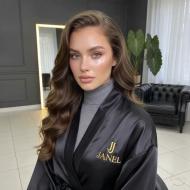 پایان دوره کرم‌پودرهای مات و سنگین؛ راز داشتن پوست شیشه‌ای (Glass Skin) و میکاپ درخشان در مشهد