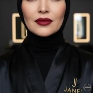 میکاپ کلاسیک و «لب‌های مخملی» (Velvet Red Lips) باشکوه‌ترین استایل شب یلدا ۱۴۰۴