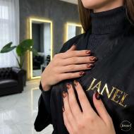 ترند جذاب ناخن‌های کهکشانی (Galaxy Nails) با تم پاییزی در بهترین مرکز کاشت ناخن مشهد