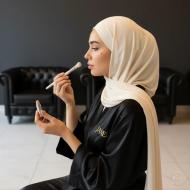 کانسیلر مایع یا جامد؟ راهنمای انتخاب بهترین سلاح برای نبرد با تیرگی‌ها و لک‌ها