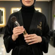 تفاوت میکاپ حرفه‌ای سالنی با میکاپ خانگی در عکاسی پاییزی (راز چهره بی‌نقص در لنز دوربین)