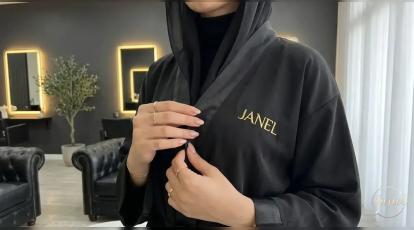 چرا روی موی مشکی نمیتونیم دکلره روشن بزنیم؟ + رازهای دکلره ایمن در مشهد