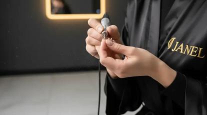 مانیکور روسی (آپارات) چیست؟ معجزه پاکسازی عمیق کوتیکول برای ناخن‌هایی فوتوشاپی