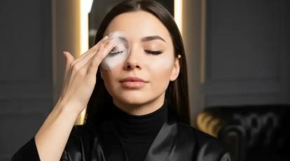 شستشوی صورت با وجود اکستنشن مژه راهنمای طلایی و معرفی فوم‌های مناسب برای ماندگاری بیشتر