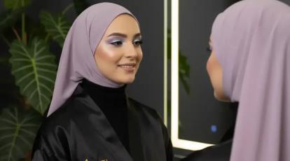 ترندهای میکاپ ۲۰۲۵؛ رازهای پوست شیشه‌ای و زیبایی مدرن در بهترین مرکز میکاپ مشهد