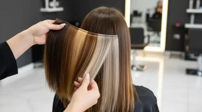 راز تطبیق رنگ اکستنشن مو چگونه رنگی طبیعی و بی‌نقص انتخاب کنیم؟