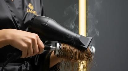 ترور خاموش موها چرا چسباندن سشوار به برس موهایتان را ذوب می‌کند؟