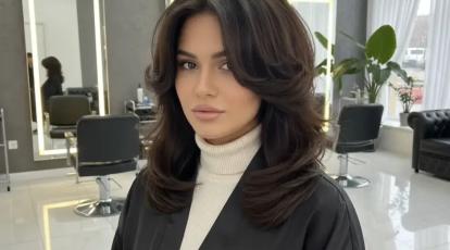 جادوی هیرکات پروانه‌ای (Butterfly Cut)؛ بازگشت شکوه و حجم دهه ۹۰ به موهای شما