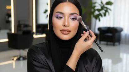 ترکیب ترندی لب و سایه چشم؛ راز جذابیت در میکاپ مشهد با سالن جانل