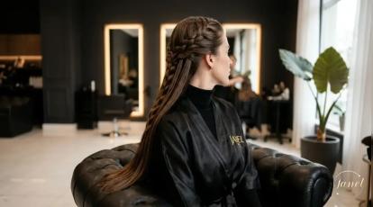 افت مو آبشاری (Waterfall Braid): ایده‌ای رمانتیک برای موهای باز، لخت و فر