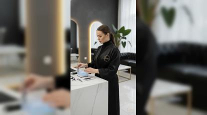 بهترین کاشت مژه در سالن زیبایی جانل مشهد 