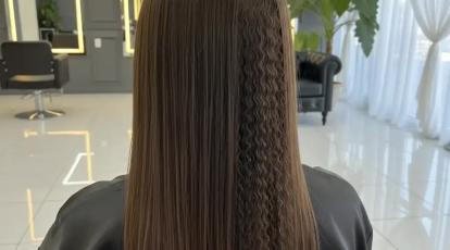 راز ماندگاری ۲۴ ساعته شنیون چرا تکنیک ویو کردن مو معجزه می‌کند؟