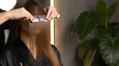 اکستنشن مو چسبی (Tape-in) سریع‌ترین راه رسیدن به موهای بلند و پرپشت (تخصصی‌ترین اکستنشن تیپ درمشهد)