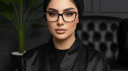 میکاپ مخصوص افراد عینکی چشمان درشت و گیرا (تخصصی‌ترین آرایش با عینک درمشهد)