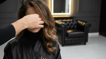 راز “شینیون‌های حجیم” برای موهای کم‌پشت و نازک تکنیک مخفی سالن جانل