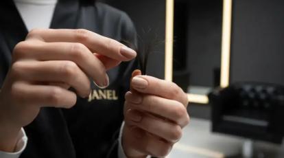 خداحافظی با قیچی؛ ۵ روش طلایی درمان موخوره بدون کوتاهی + معرفی بهترین مرکز احیای موی مشهد