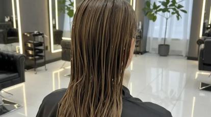 علم پشت موهای خیس چرا «شکست پیوندهای هیدروژنی» موهایتان را پودر می‌کند؟